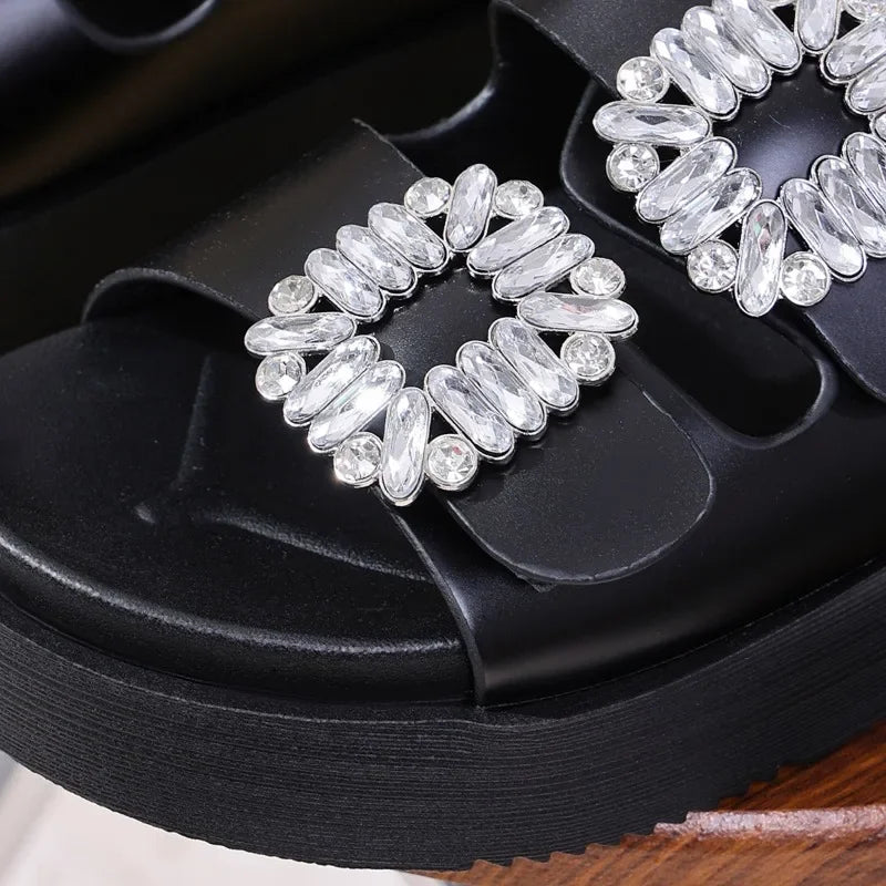 Claquette Orthopédique Femme avec Boucles Carrées Argentées